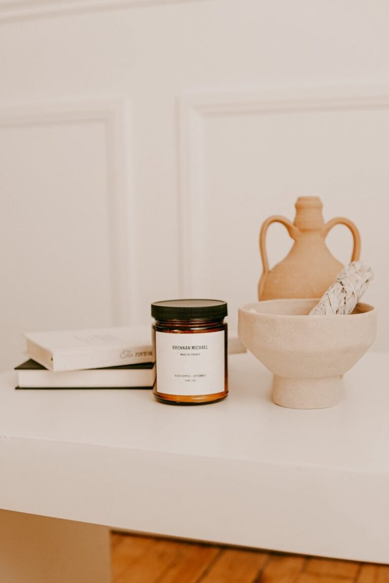 Mindful Living: Cultivating Awareness and Presence in Daily Life